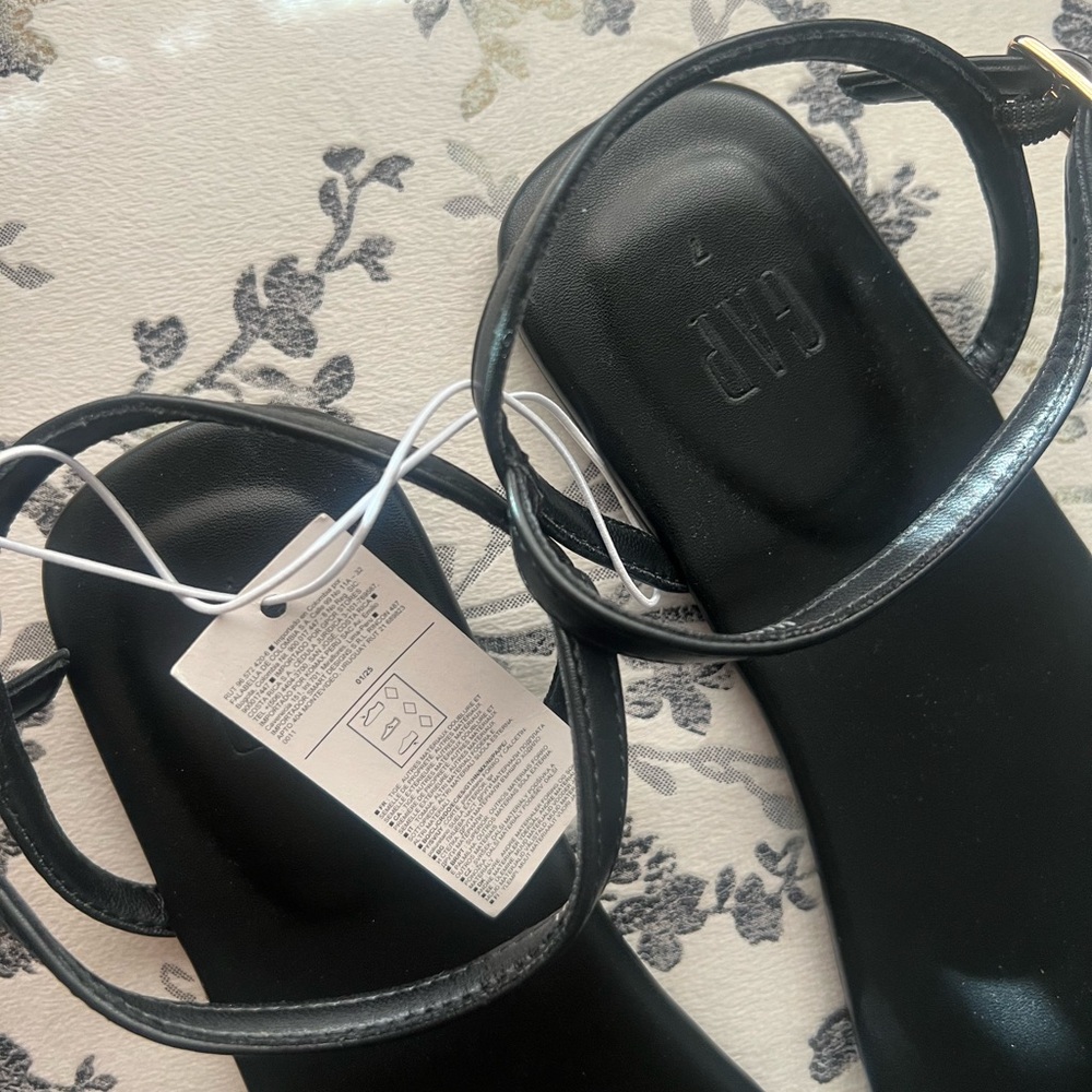 GAP Women's Black Sandals VEGAN LEATHER - Picture 3 of 5